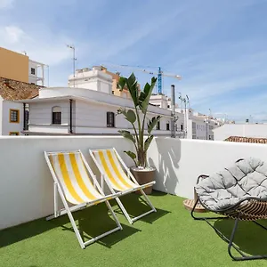  Holiday home Enjoy At Our Fully Equipped 2br Town House, Beach- 1min Spain