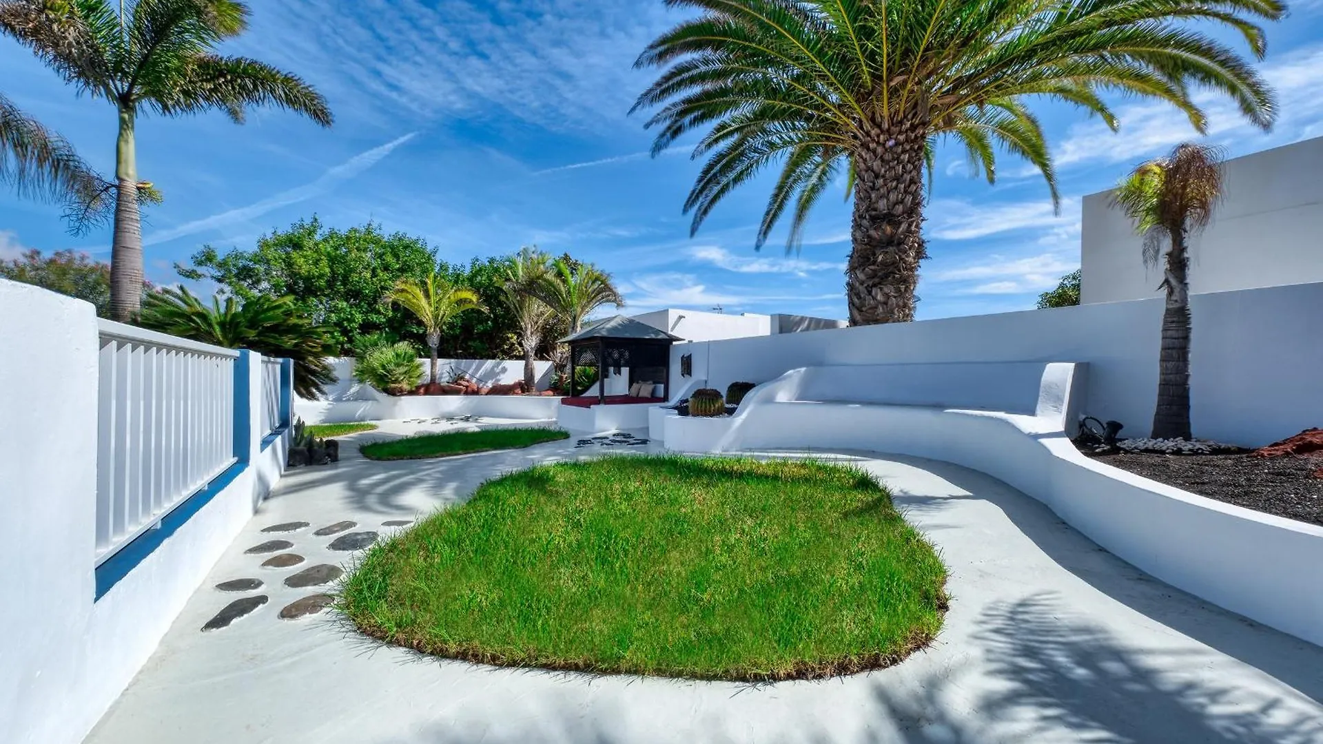 Villa CHAO private heated pool, garden, wifi, A/C Playa Blanca