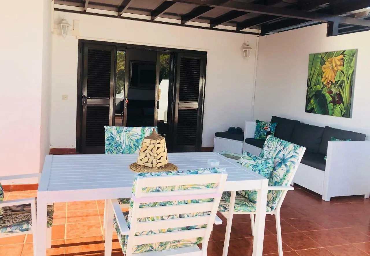 Villa CHAO private heated pool, garden, wifi, A/C Playa Blanca
